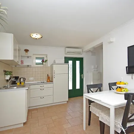 Steinhaus Dalmatien * Podaca