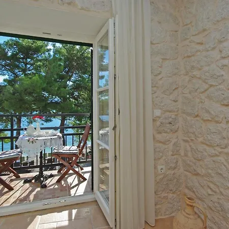 Steinhaus Dalmatien Podaca