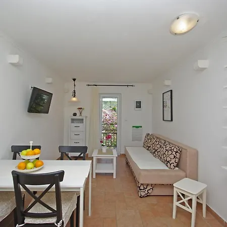 Steinhaus Dalmatien * Podaca