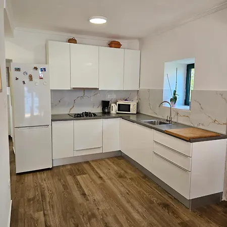 Steinhaus Dalmatien Apartman Podaca