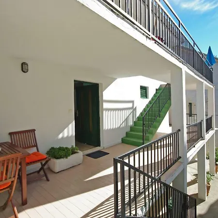 Steinhaus Dalmatien Podaca