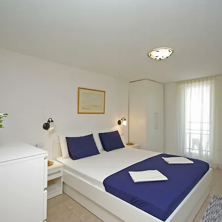 Steinhaus Dalmatien * Podaca