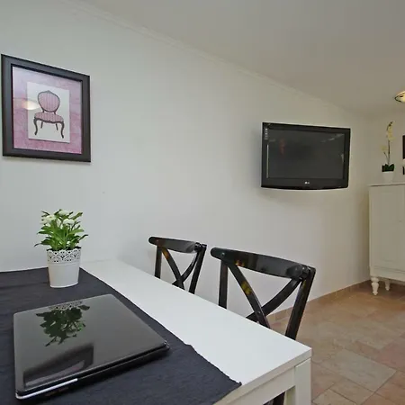 Steinhaus Dalmatien Apartman Podaca