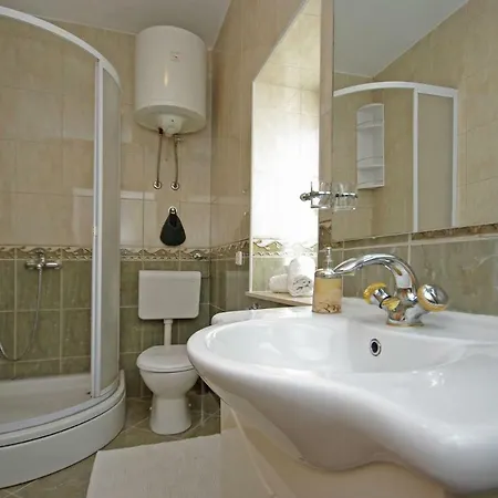 Steinhaus Dalmatien * Podaca