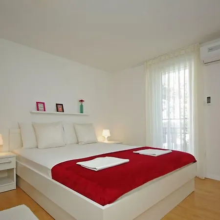 Steinhaus Dalmatien Podaca