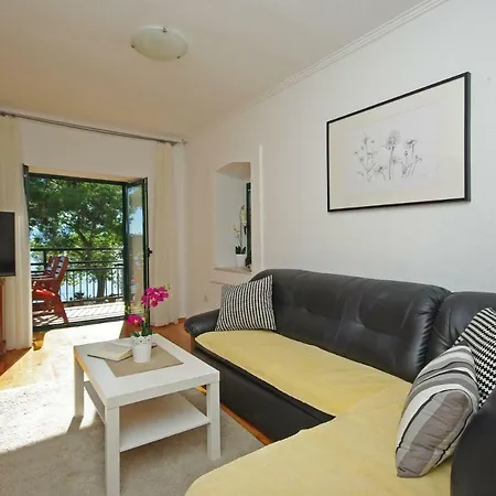 Steinhaus Dalmatien Apartman *