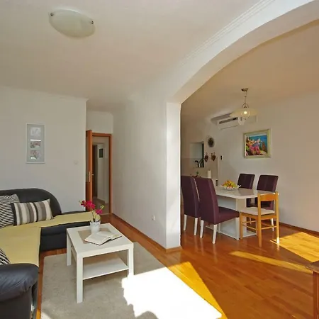 Steinhaus Dalmatien Apartment *