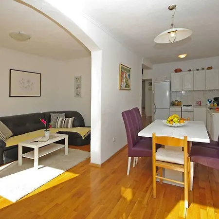 Steinhaus Dalmatien Podaca