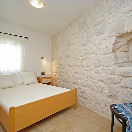 Steinhaus Dalmatien Apartman