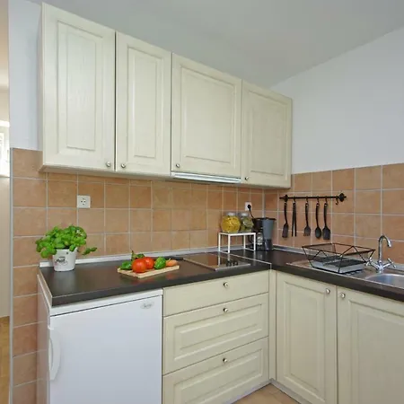 Steinhaus Dalmatien * Podaca