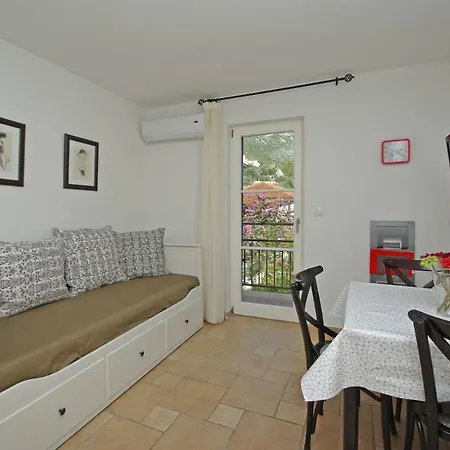 Steinhaus Dalmatien * Podaca