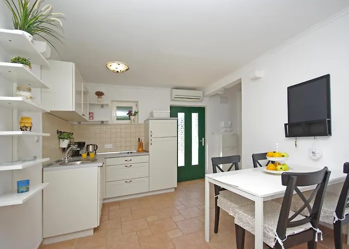 Steinhaus Dalmatien * Podaca