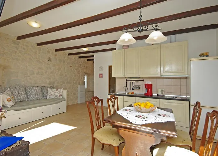 Steinhaus Dalmatien Apartman *