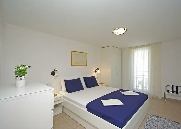 Steinhaus Dalmatien * Podaca