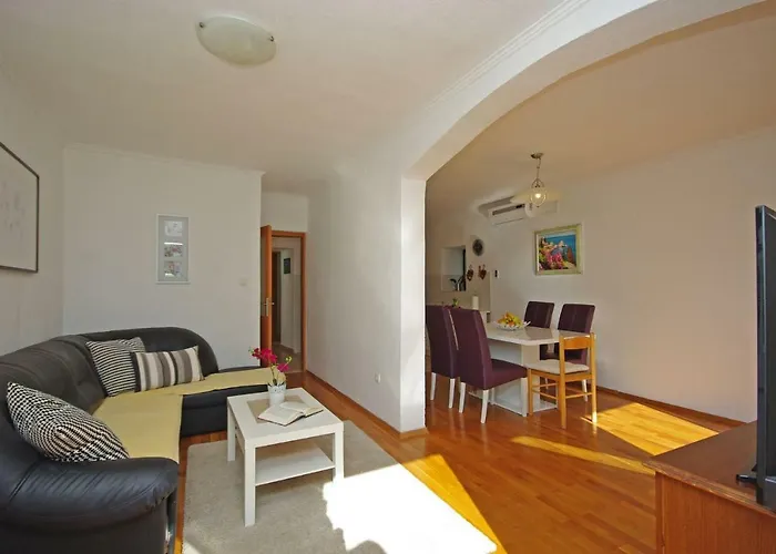 Steinhaus Dalmatien Apartman *