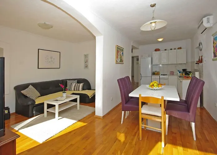 Steinhaus Dalmatien Podaca