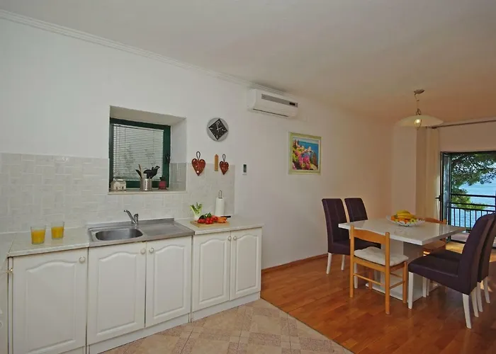 Steinhaus Dalmatien * Podaca