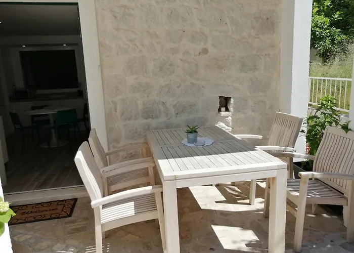 Steinhaus Dalmatien Apartman