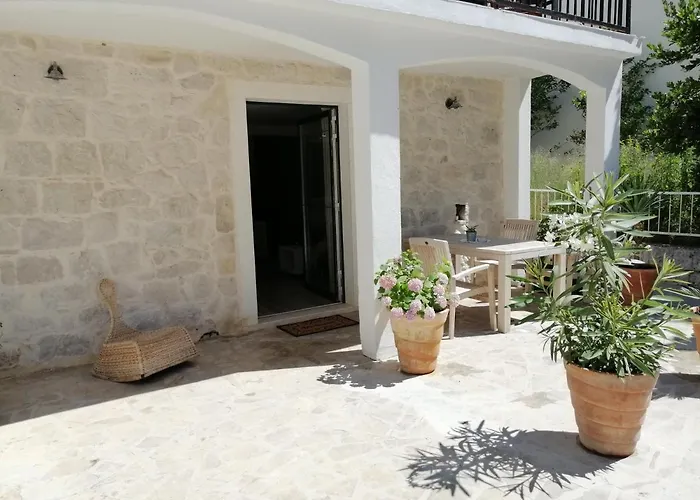 Steinhaus Dalmatien Apartman Podaca